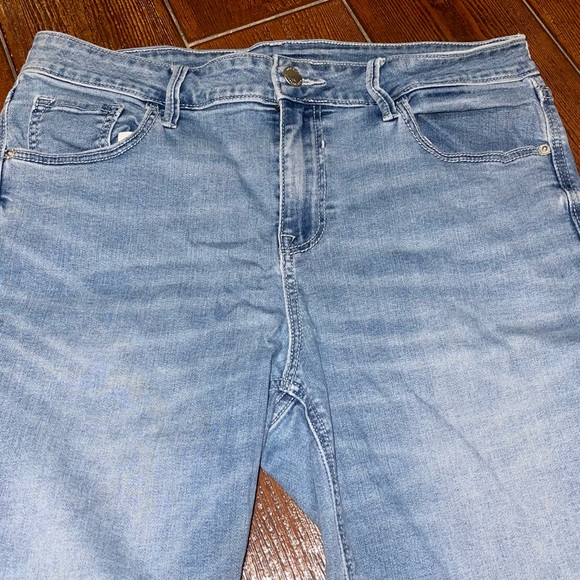 Old Navy Mid-Rise Rockstar Jeans - Picture 4 of 9